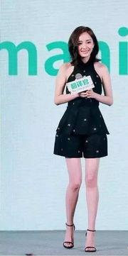 女明星的凉鞋